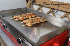 Cuisson des brochettes sur la plancha