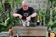 Cuisson de la salsa sur la plancha