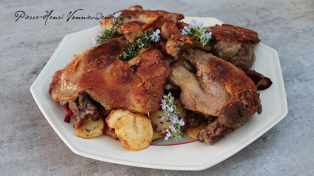 Recette du confit de canard à la plancha pommes sarladaises - Recettes