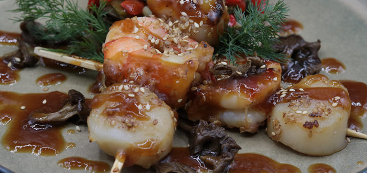 Brochettes St Jacques et crevettes sauce BBQ japonaise