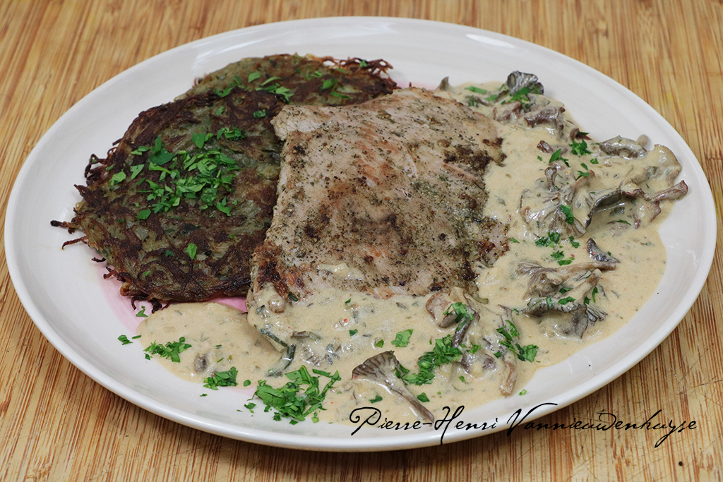 Grillades de porc ou Parisiennes sauce aux chanterelles en tube et